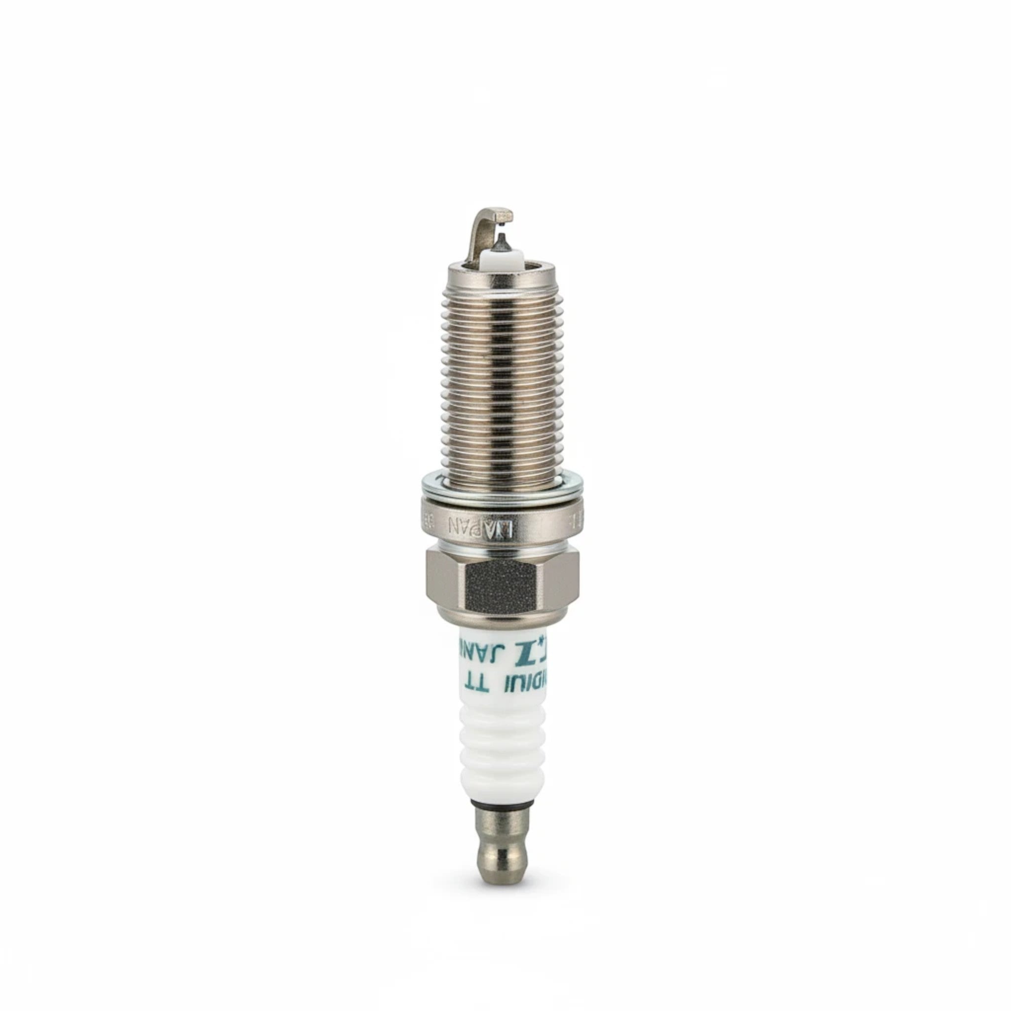 BANQIU Cambodia Co.,Ltd. 出售的 DENSO Iridium TT 高性能汽车火花塞，采用双针技术，耐用且高效。
