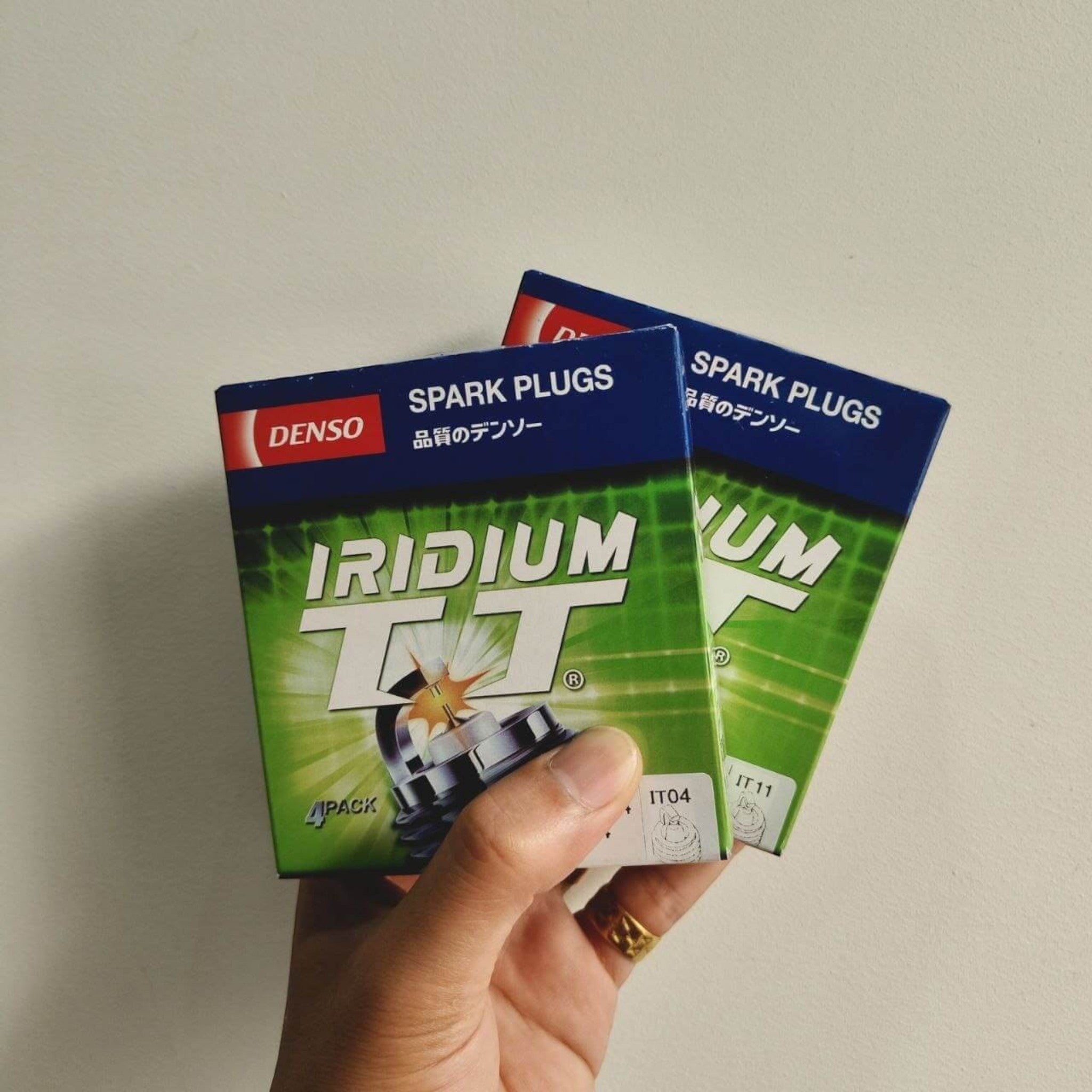 BANQIU Cambodia Co.,Ltd. 出售的 DENSO Iridium TT 高性能汽车火花塞包装盒