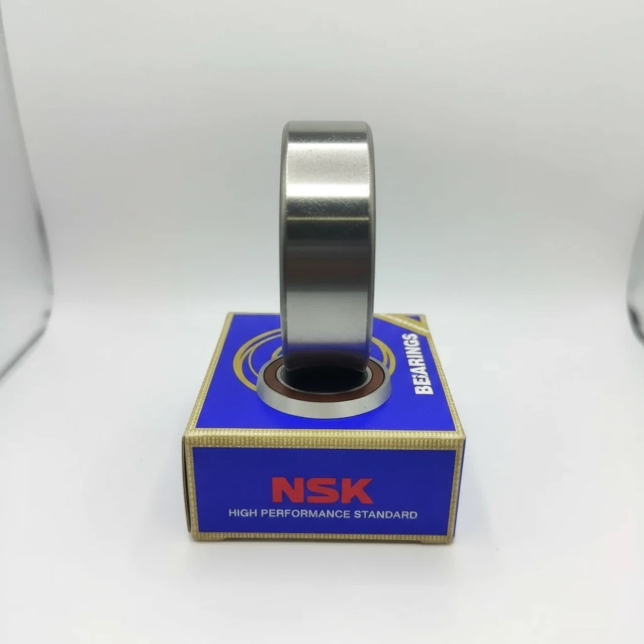 BANQIU Cambodia Co.,Ltd. 提供的高性能 NSK 6201 和 6301 钢制轴承，适用于摩托车和机械设备，耐磨耐高温。